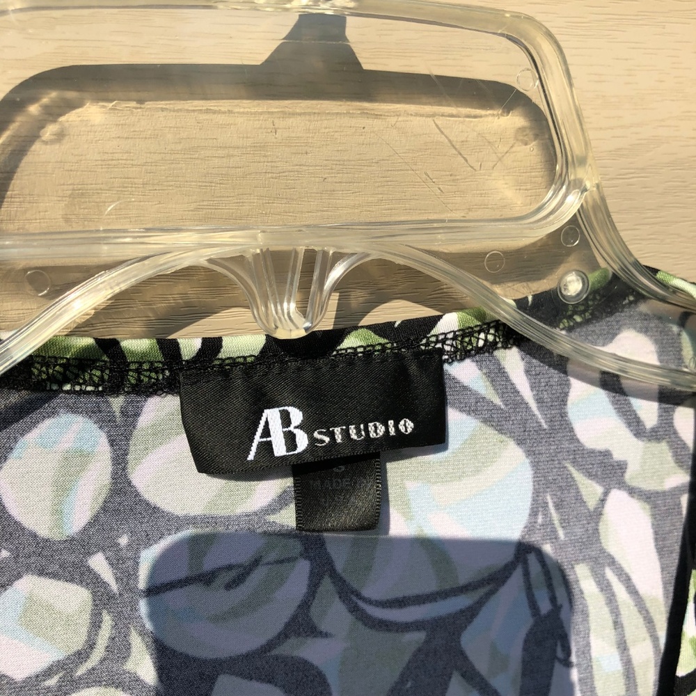 AB Studio Circle Print Small Top - Picture 3 of 6